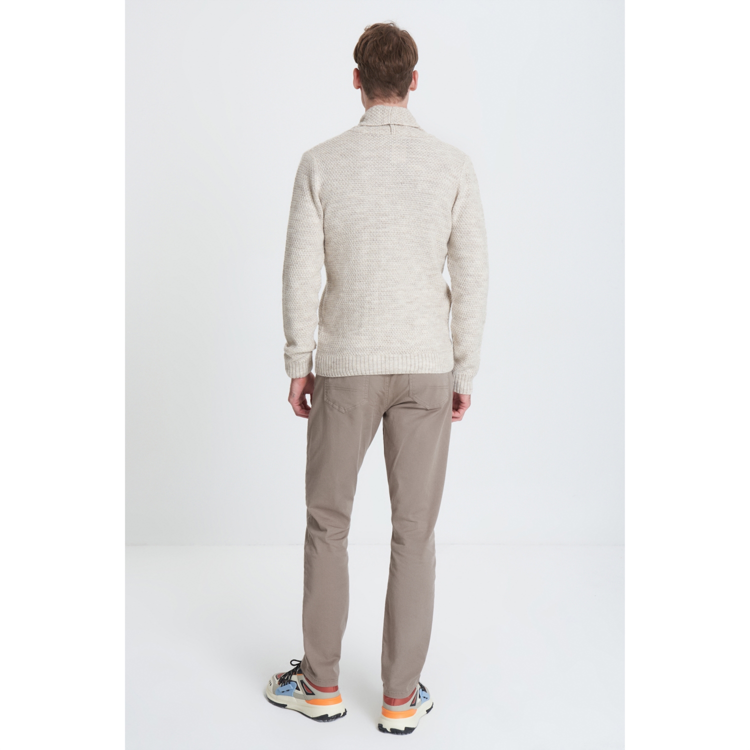 JAKARLI ŞAL YAKA TRİKO HIRKA