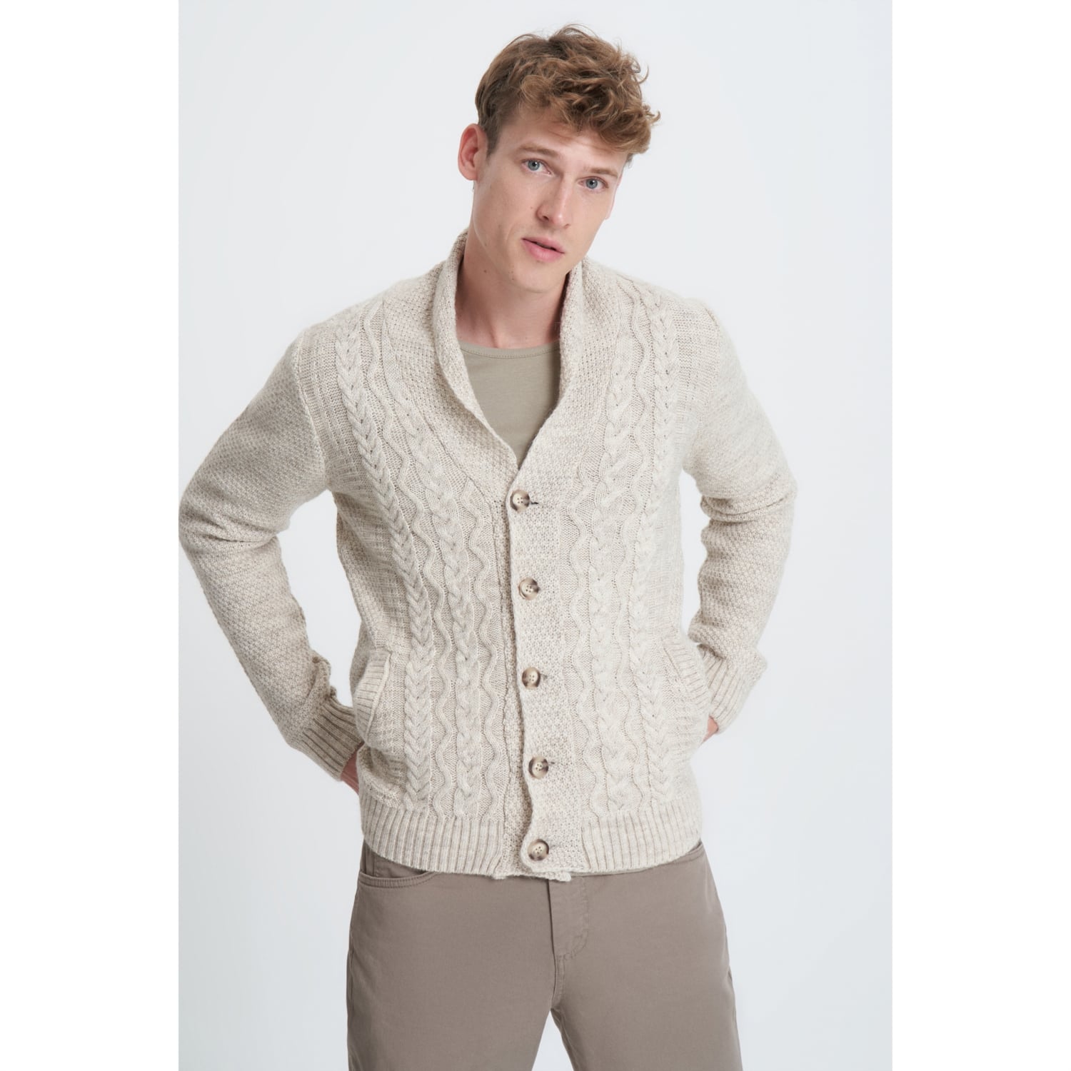 JAKARLI ŞAL YAKA TRİKO HIRKA