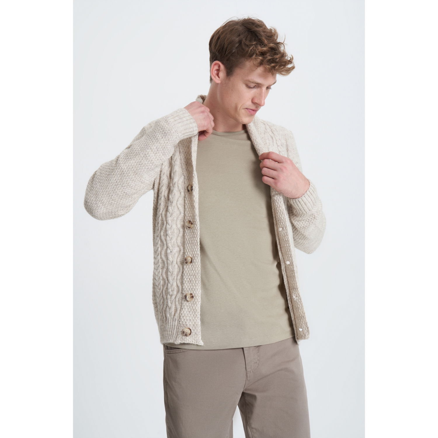 JAKARLI ŞAL YAKA TRİKO HIRKA