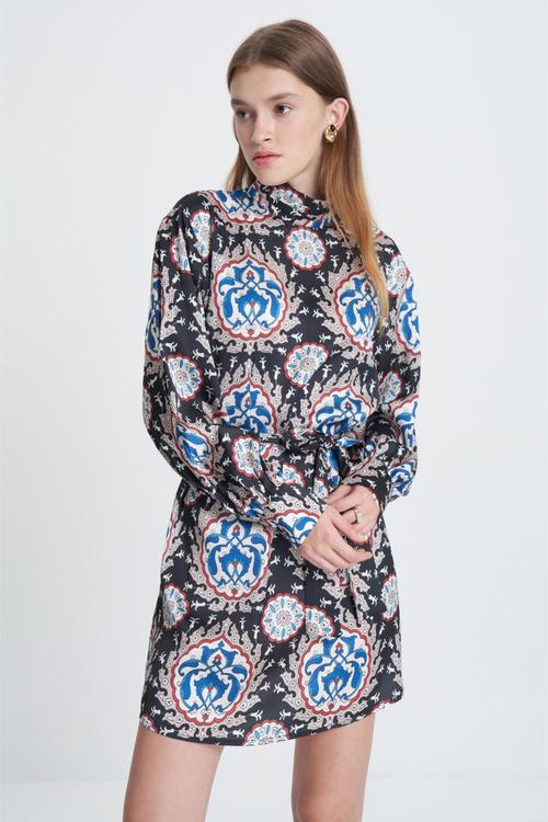  BELİ KUŞAKLI ETNİK DESENLİ MİNİ ELBİSE