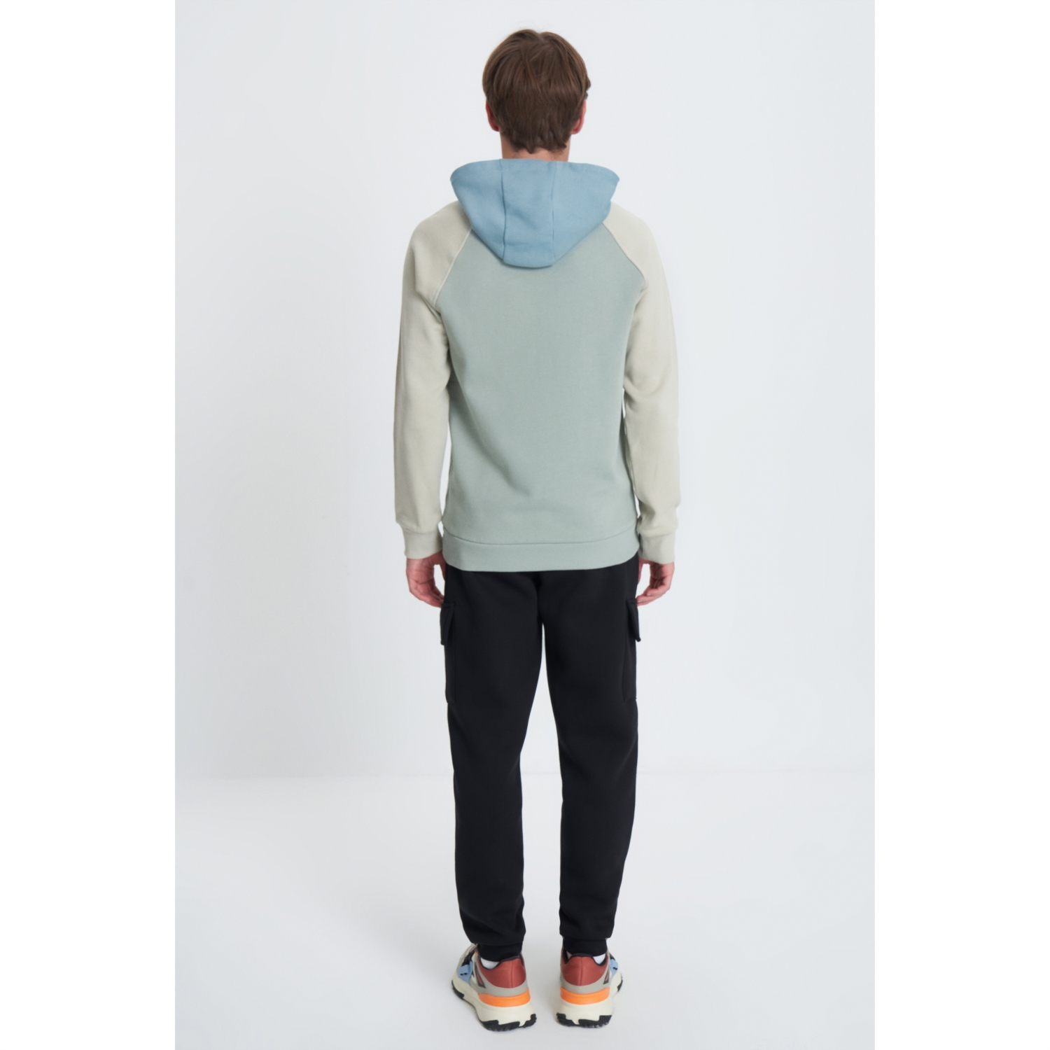 KAPÜŞONLU KANGURU CEPLİ SWEATSHIRT