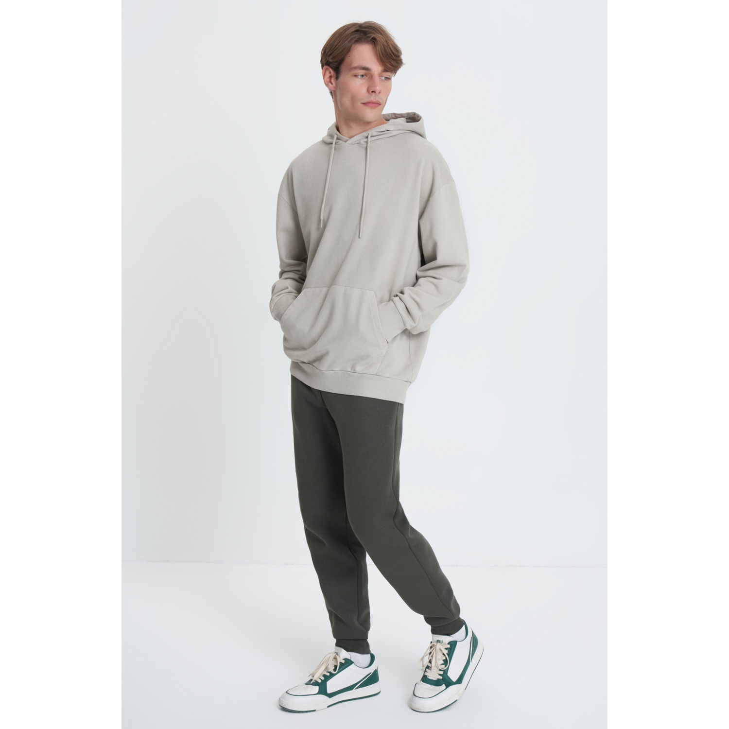KAPÜŞONLU KANGURU CEPLİ SWEATSHIRT