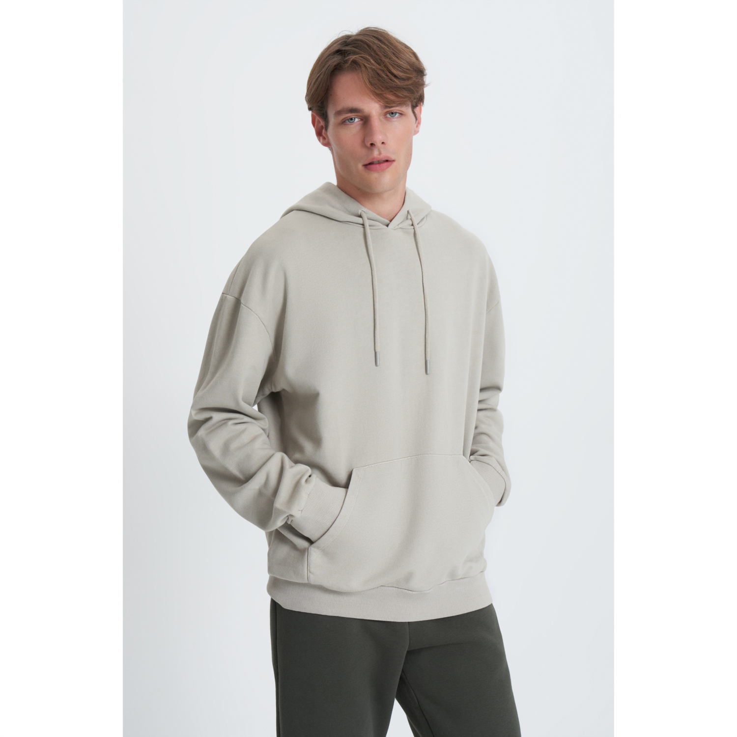 KAPÜŞONLU KANGURU CEPLİ SWEATSHIRT