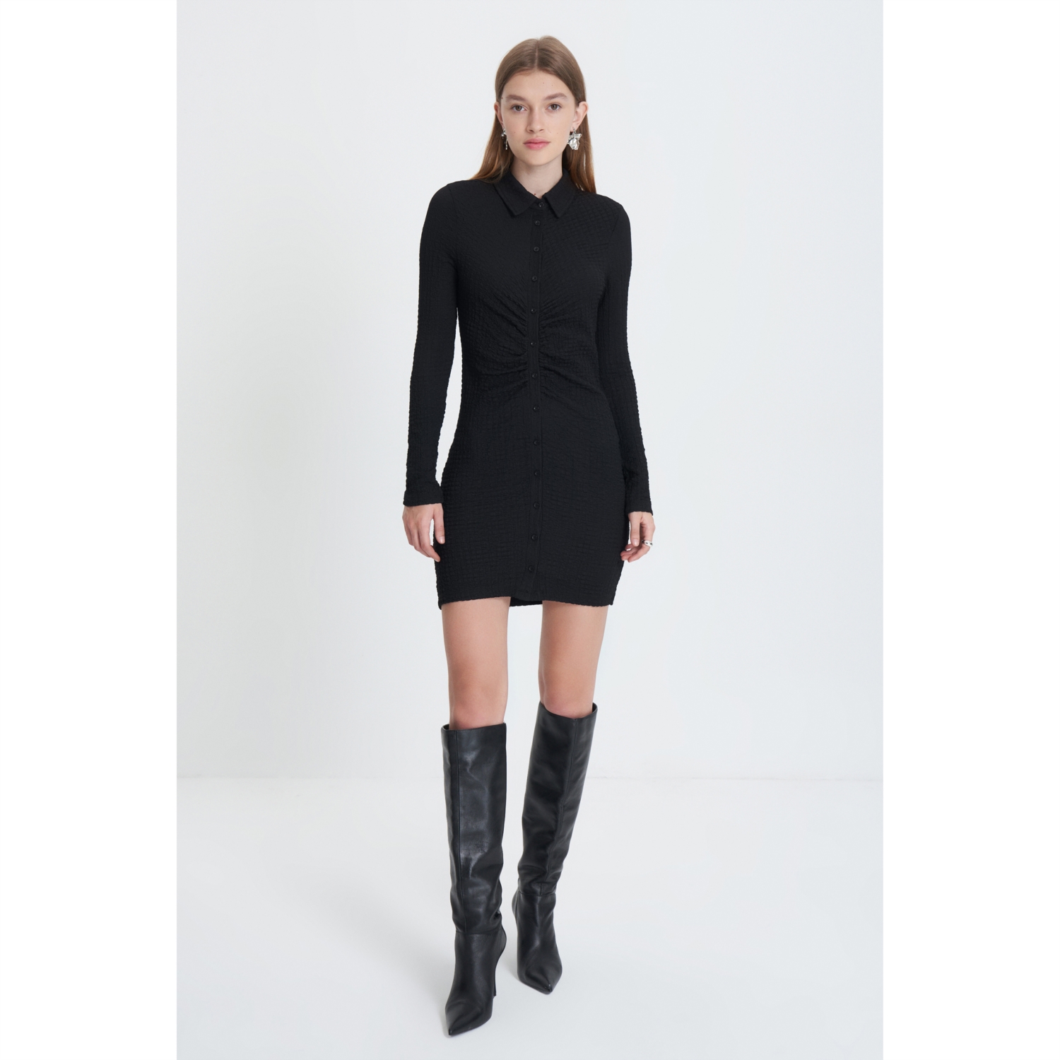 DÜĞMELİ UZUN KOLLU DAR KESİM MİNİ ELBİSE