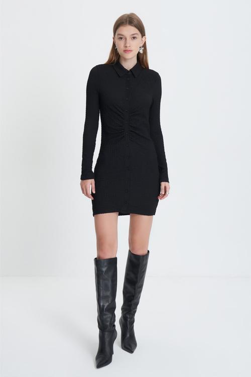  DÜĞMELİ UZUN KOLLU DAR KESİM MİNİ ELBİSE