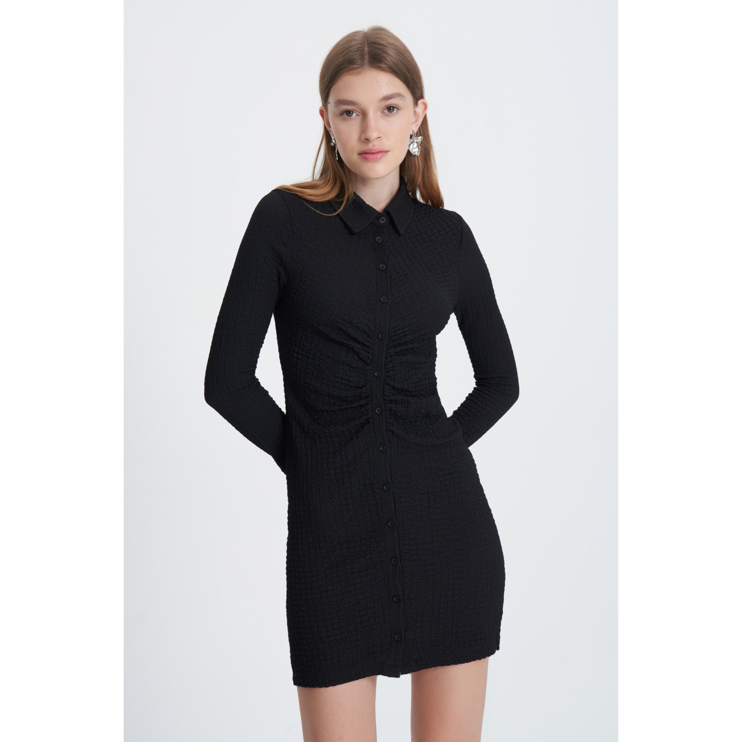 DÜĞMELİ UZUN KOLLU DAR KESİM MİNİ ELBİSE