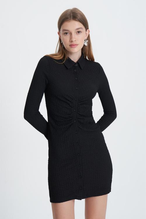  DÜĞMELİ UZUN KOLLU DAR KESİM MİNİ ELBİSE