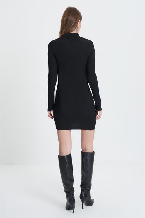  DÜĞMELİ UZUN KOLLU DAR KESİM MİNİ ELBİSE