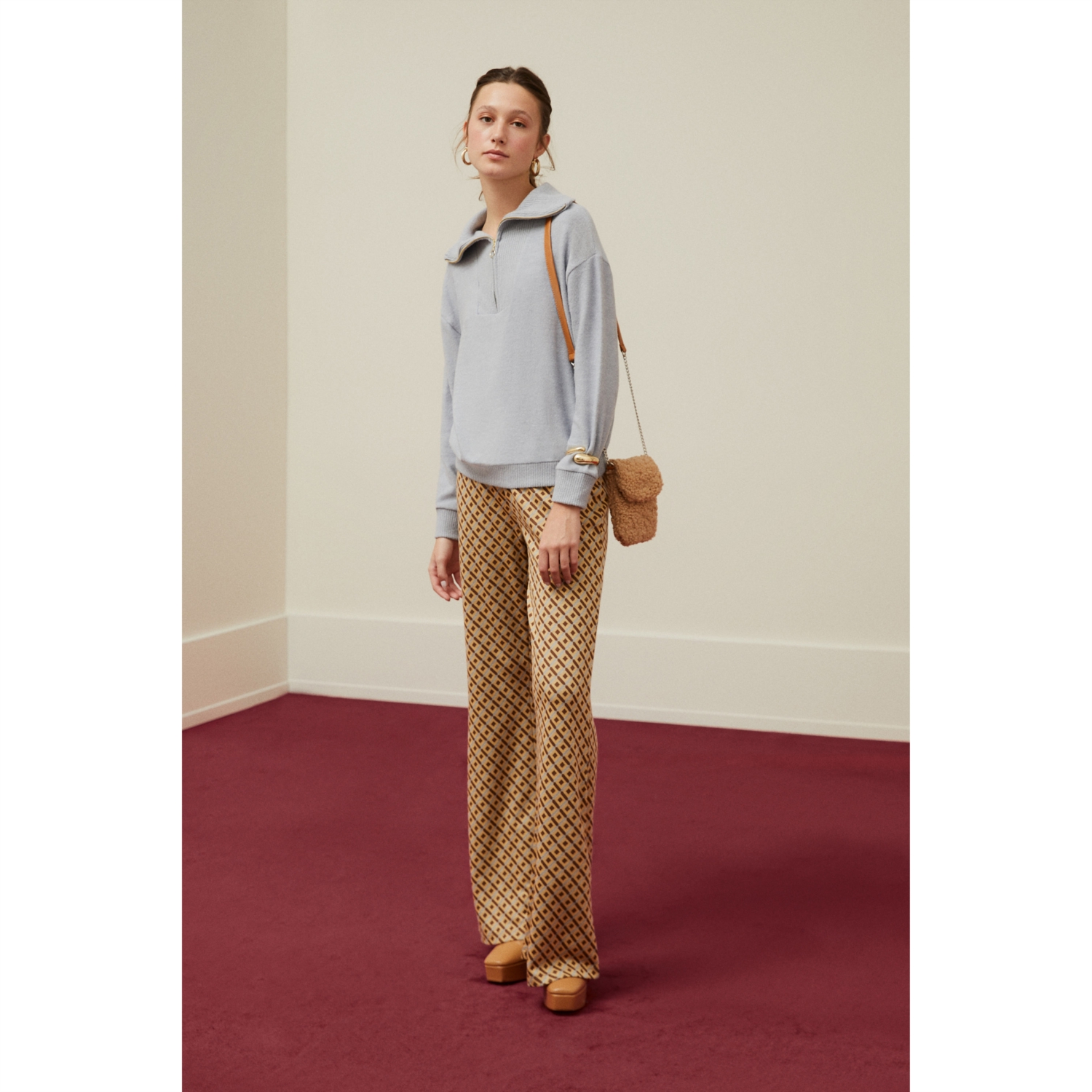 FERMUARLI V YAKA TRİKO KAZAK