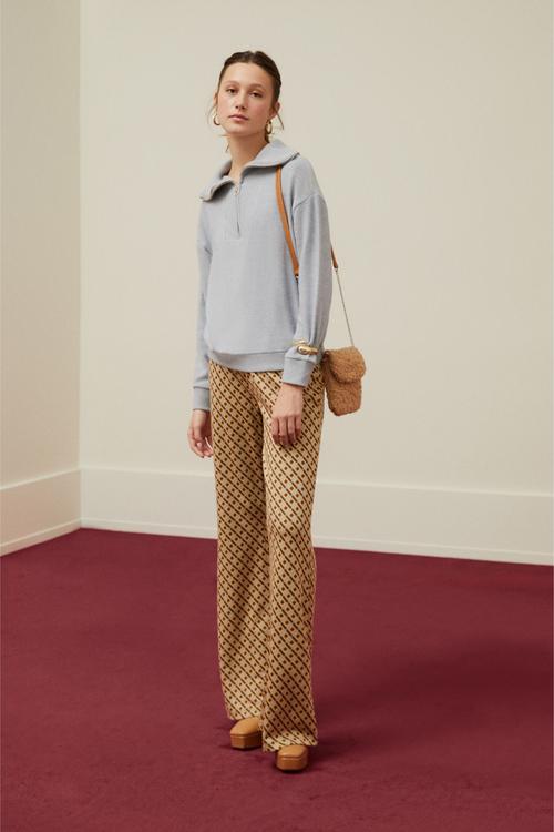  FERMUARLI V YAKA TRİKO KAZAK