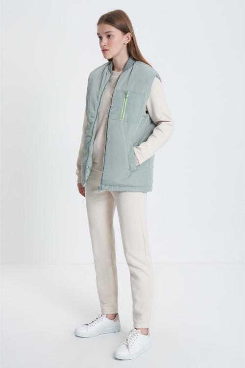  FERMUAR DETAYLI YELEK