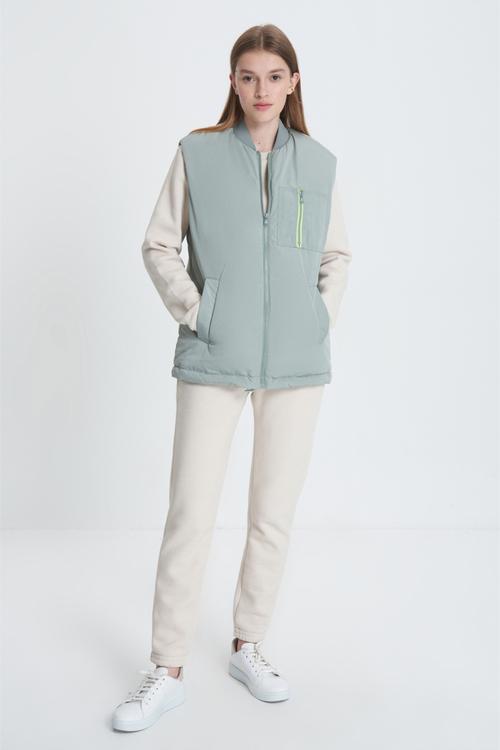  FERMUAR DETAYLI YELEK