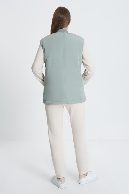  FERMUAR DETAYLI YELEK