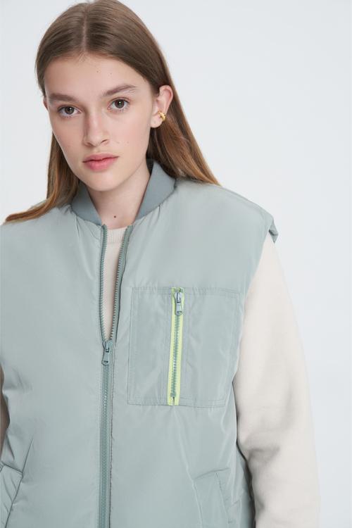  FERMUAR DETAYLI YELEK