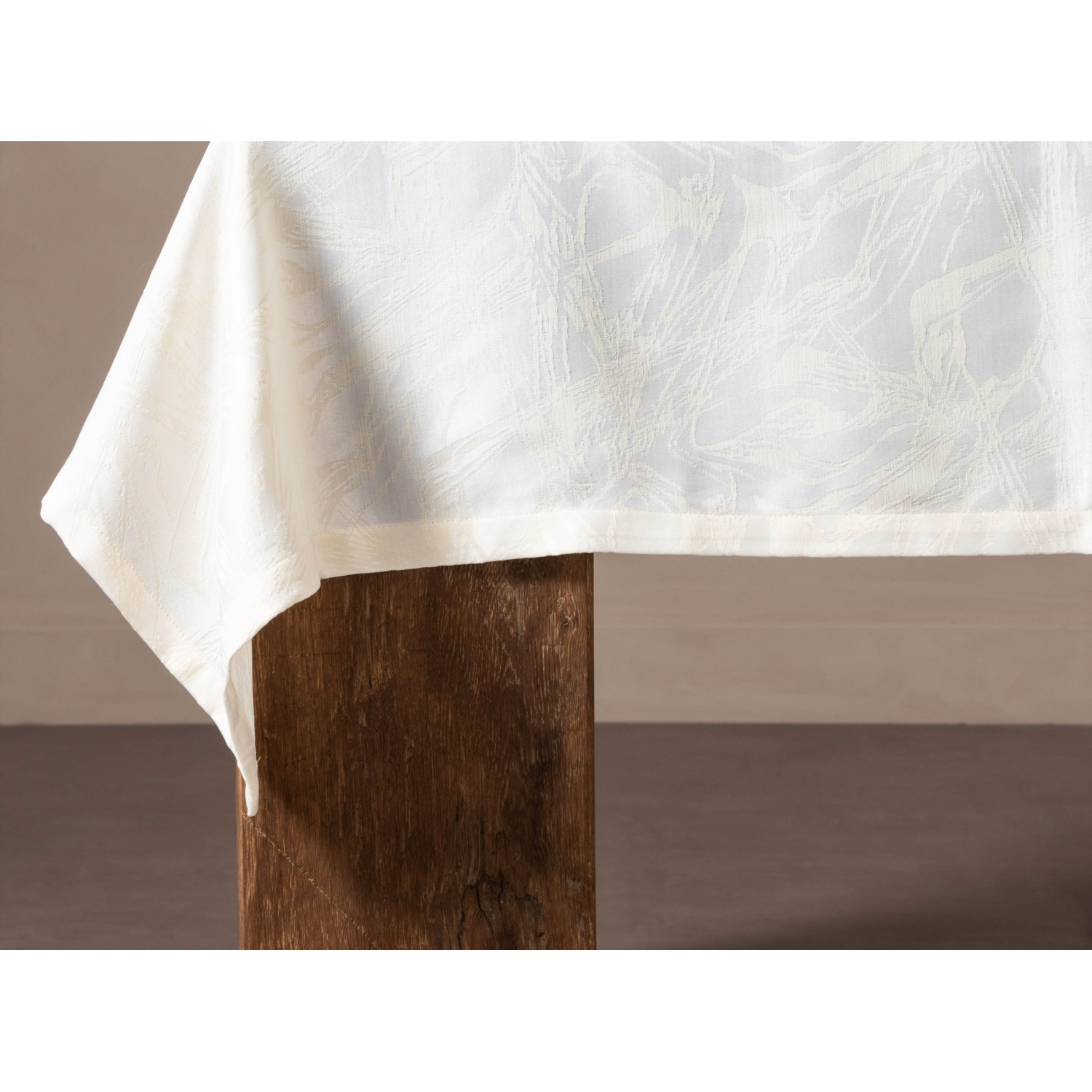 FINN DERTSİZ MASA ÖRTÜSÜ KREM 150X200