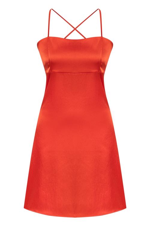  ÇAPRAZ ASKILI SATEN GÖRÜNÜMLÜ MİNİ ELBİSE