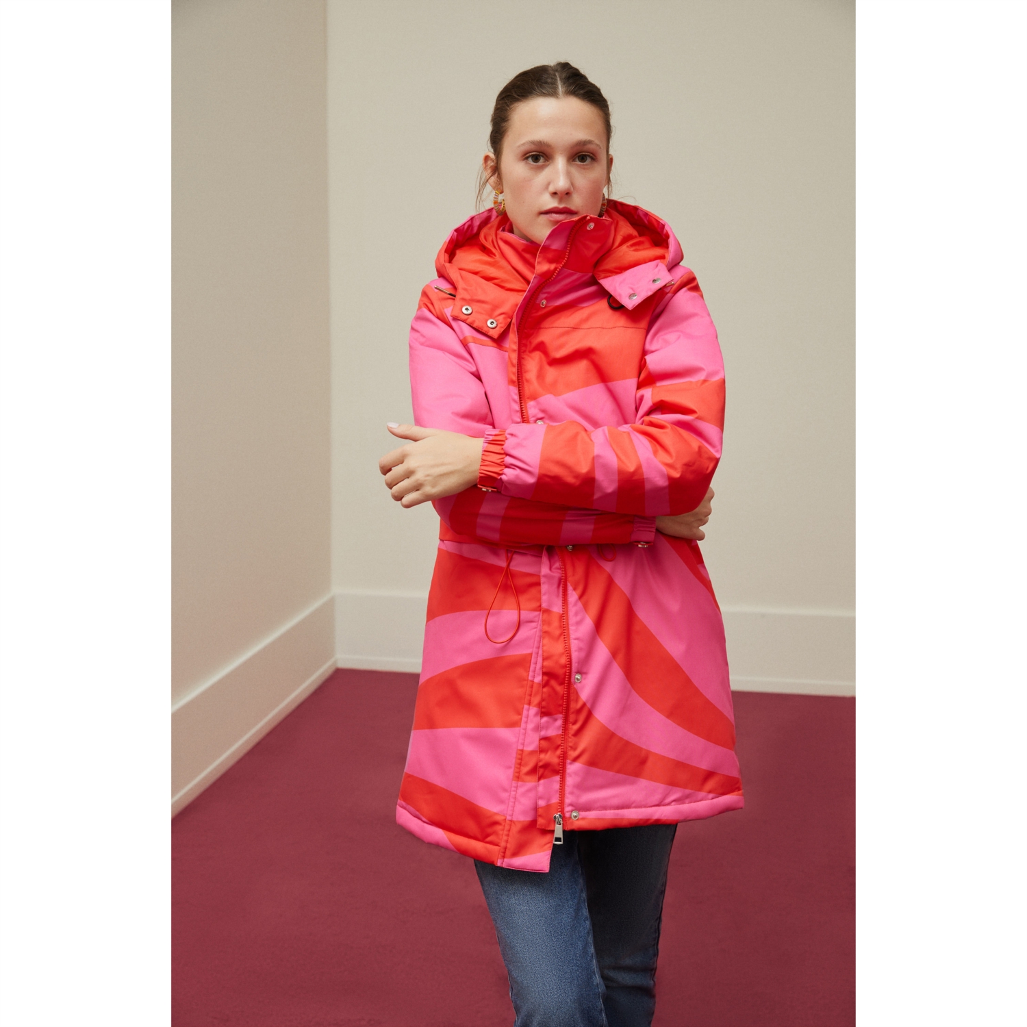 BASKILI KAPÜŞONLU MONT