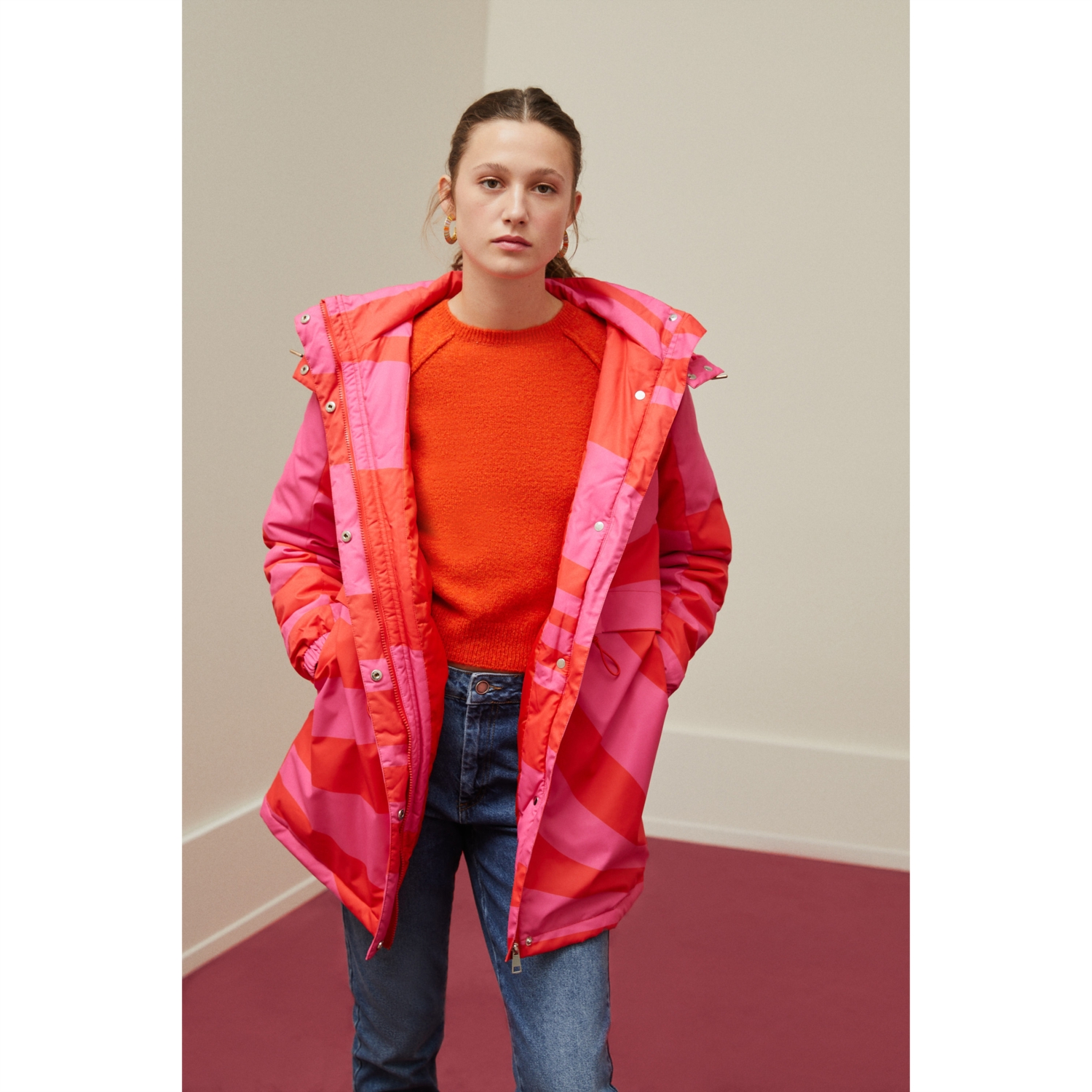 BASKILI KAPÜŞONLU MONT