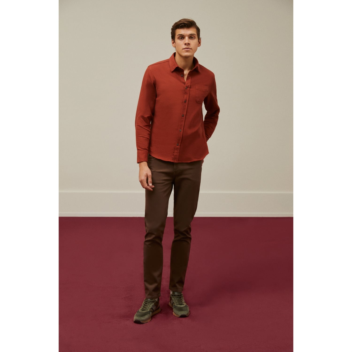 REGULAR FIT CEPLİ TWILL GÖMLEK