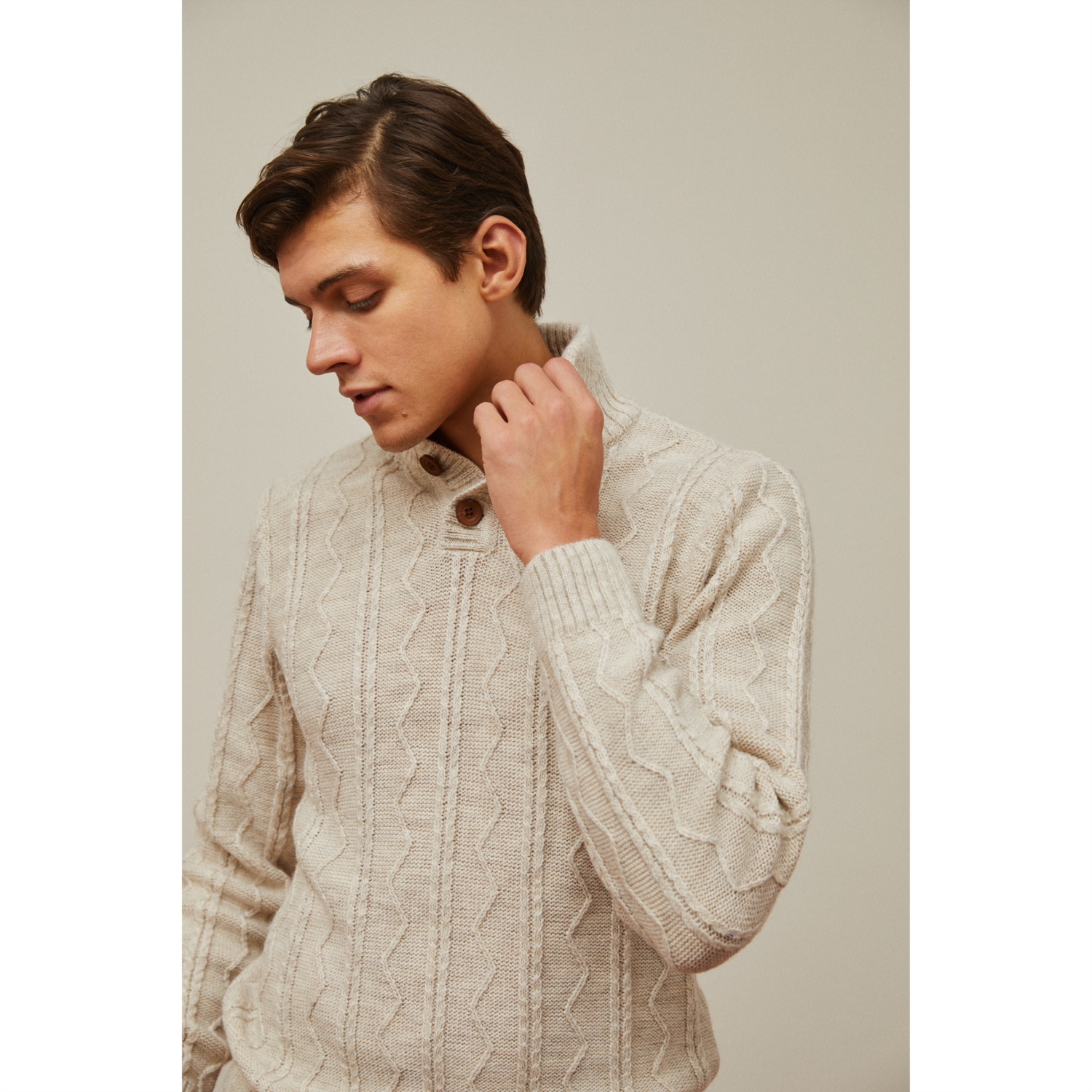 DİK YAKA SAÇ ÖRGÜLÜ TRİKO KAZAK