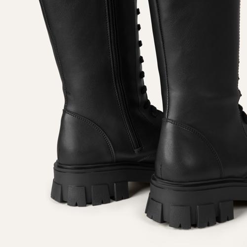  DERİ GÖRÜNÜMLÜ BAĞCIKLI ÇİZME