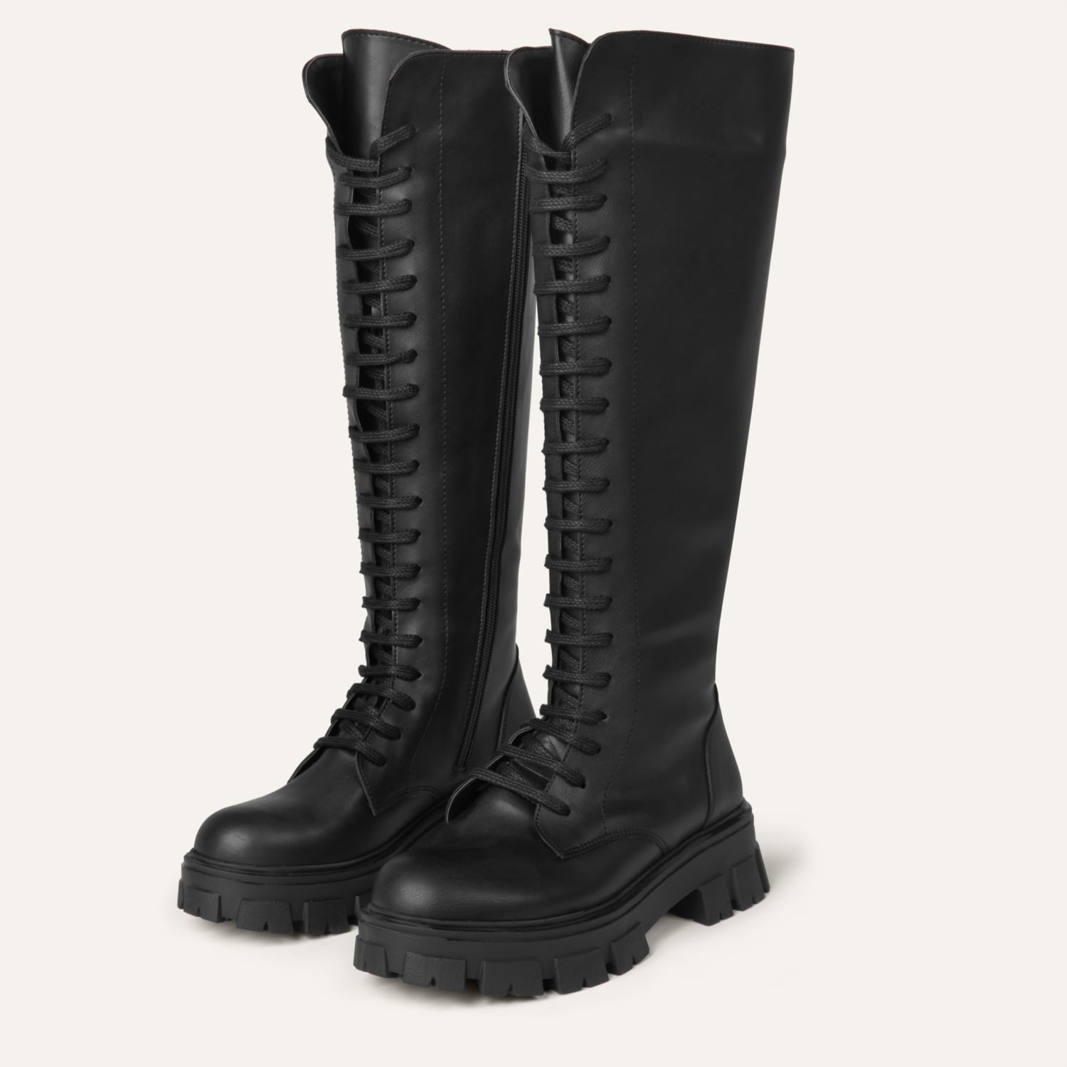 DERİ GÖRÜNÜMLÜ BAĞCIKLI ÇİZME