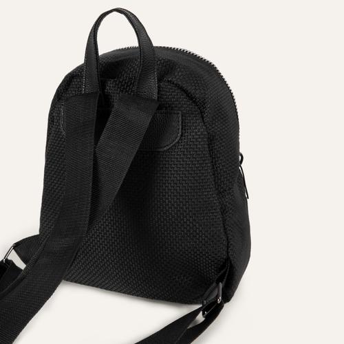  DOKULU SIRT ÇANTASI