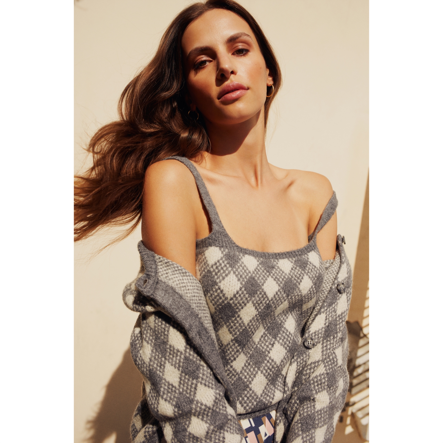 JAKARLI DÜĞMELİ HIRKA