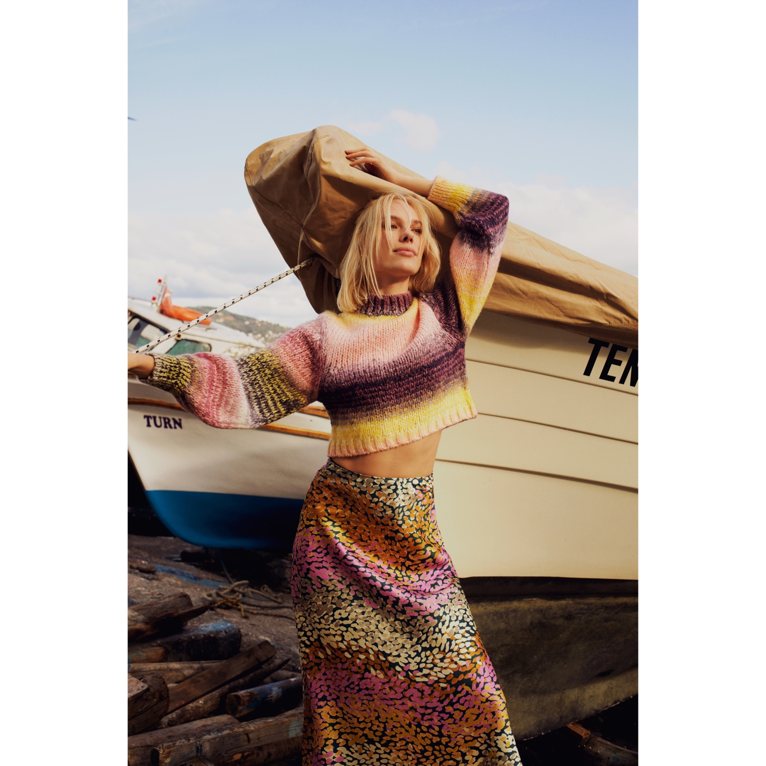 DİK YAKA TRİKO CROP KAZAK