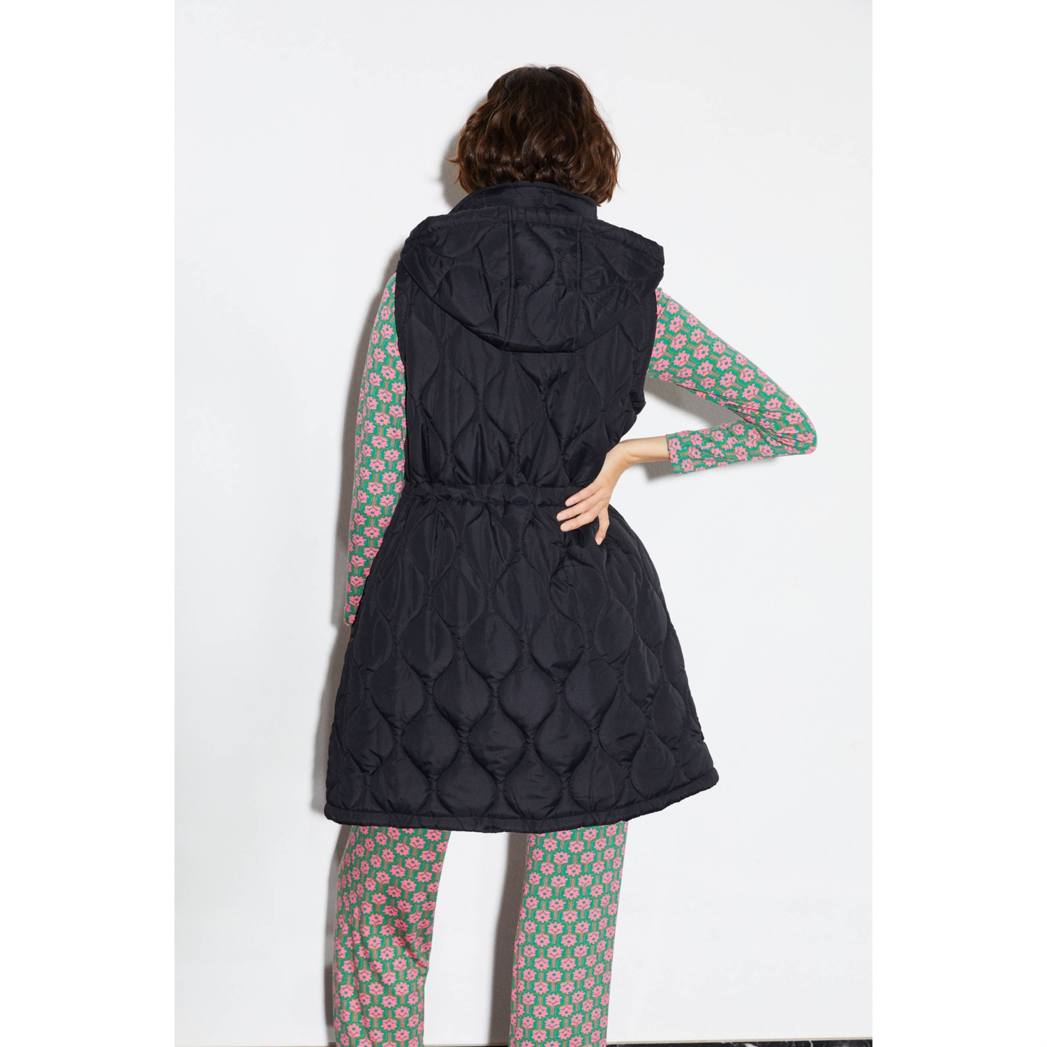 KAPİTONELİ KAPÜŞONLU YELEK