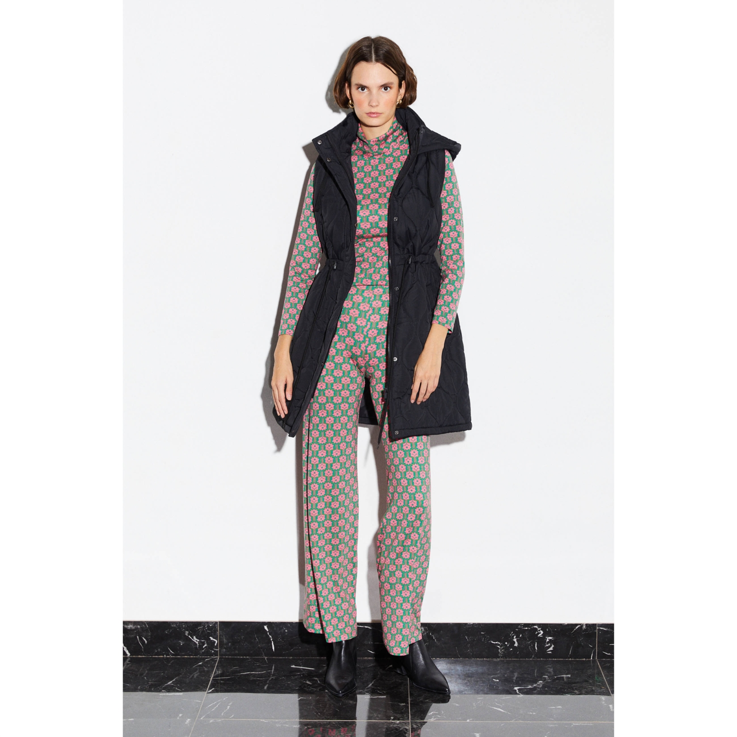 KAPİTONELİ KAPÜŞONLU YELEK