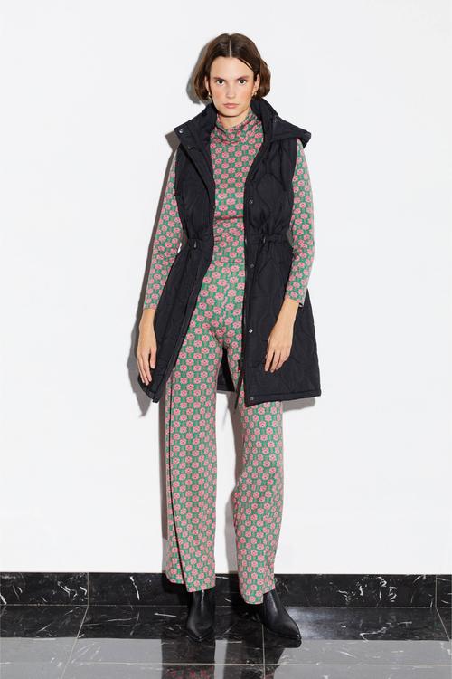  KAPİTONELİ KAPÜŞONLU YELEK