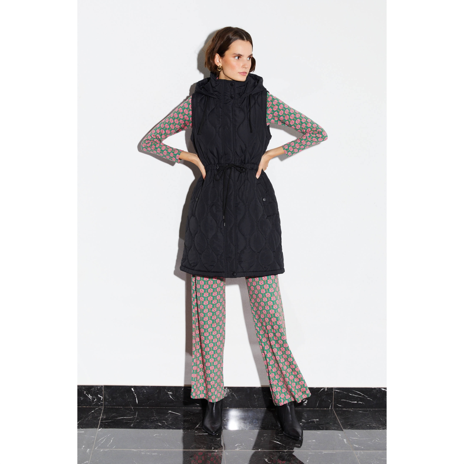 KAPİTONELİ KAPÜŞONLU YELEK