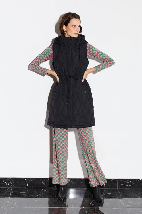  KAPİTONELİ KAPÜŞONLU YELEK