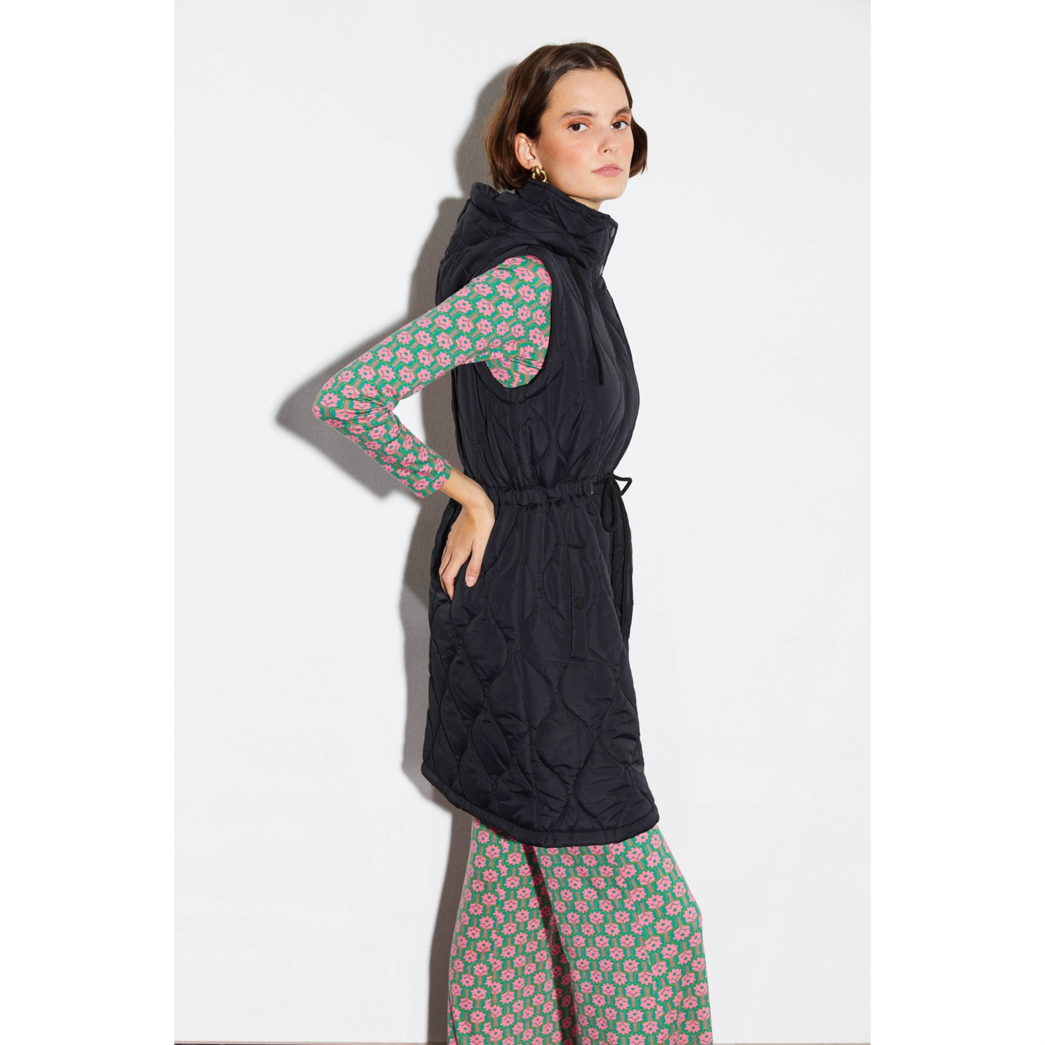 KAPİTONELİ KAPÜŞONLU YELEK