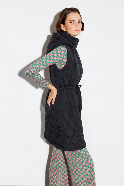  KAPİTONELİ KAPÜŞONLU YELEK