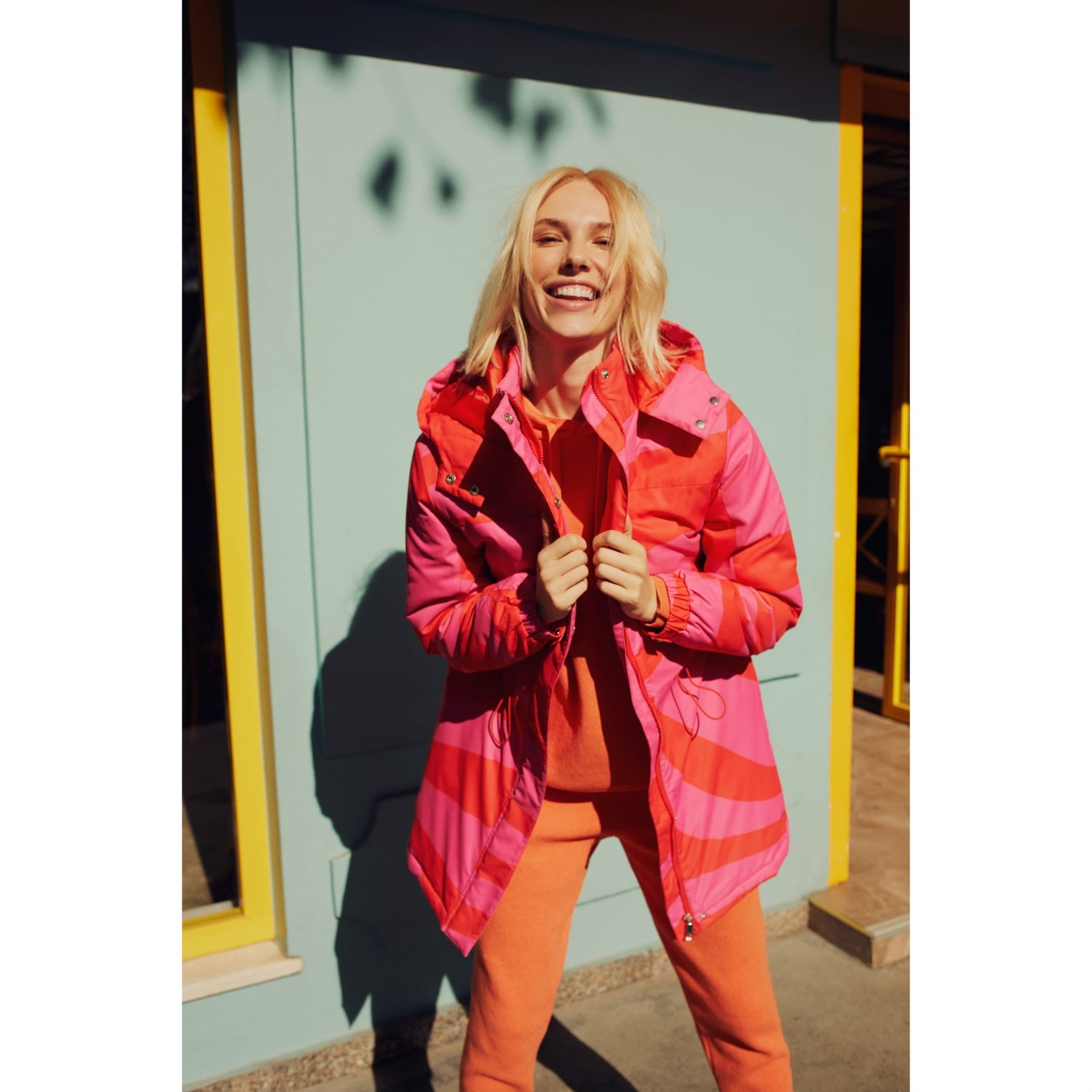 BASKILI KAPÜŞONLU MONT