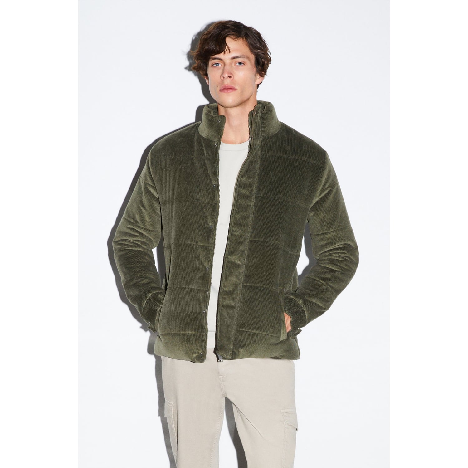 KADİFE DOKULU DİK YAKA ŞİŞME MONT