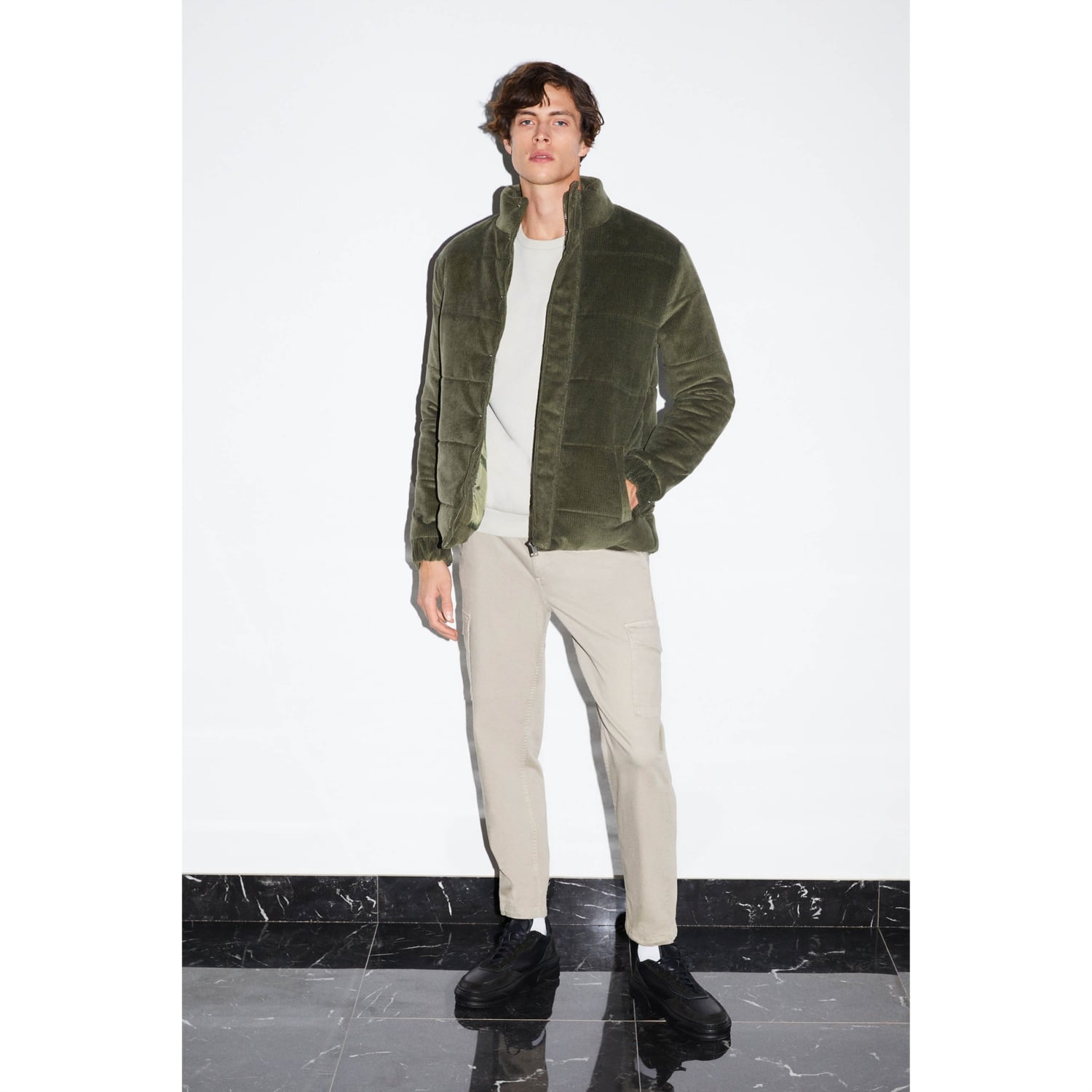 KADİFE DOKULU DİK YAKA ŞİŞME MONT