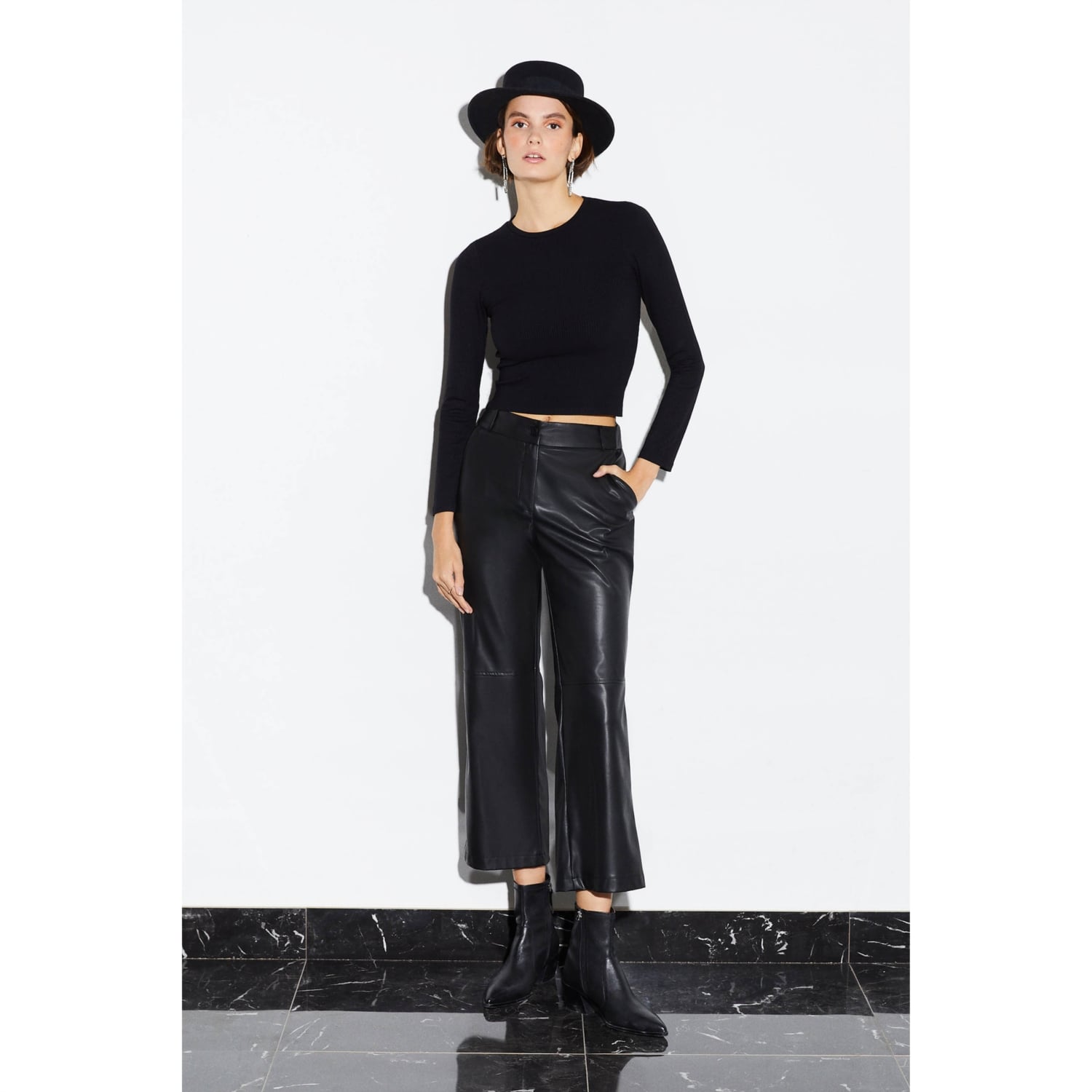 DERİ GÖRÜNÜMLÜ FLARE KESİM PANTOLON