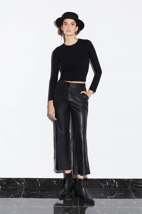  DERİ GÖRÜNÜMLÜ FLARE KESİM PANTOLON
