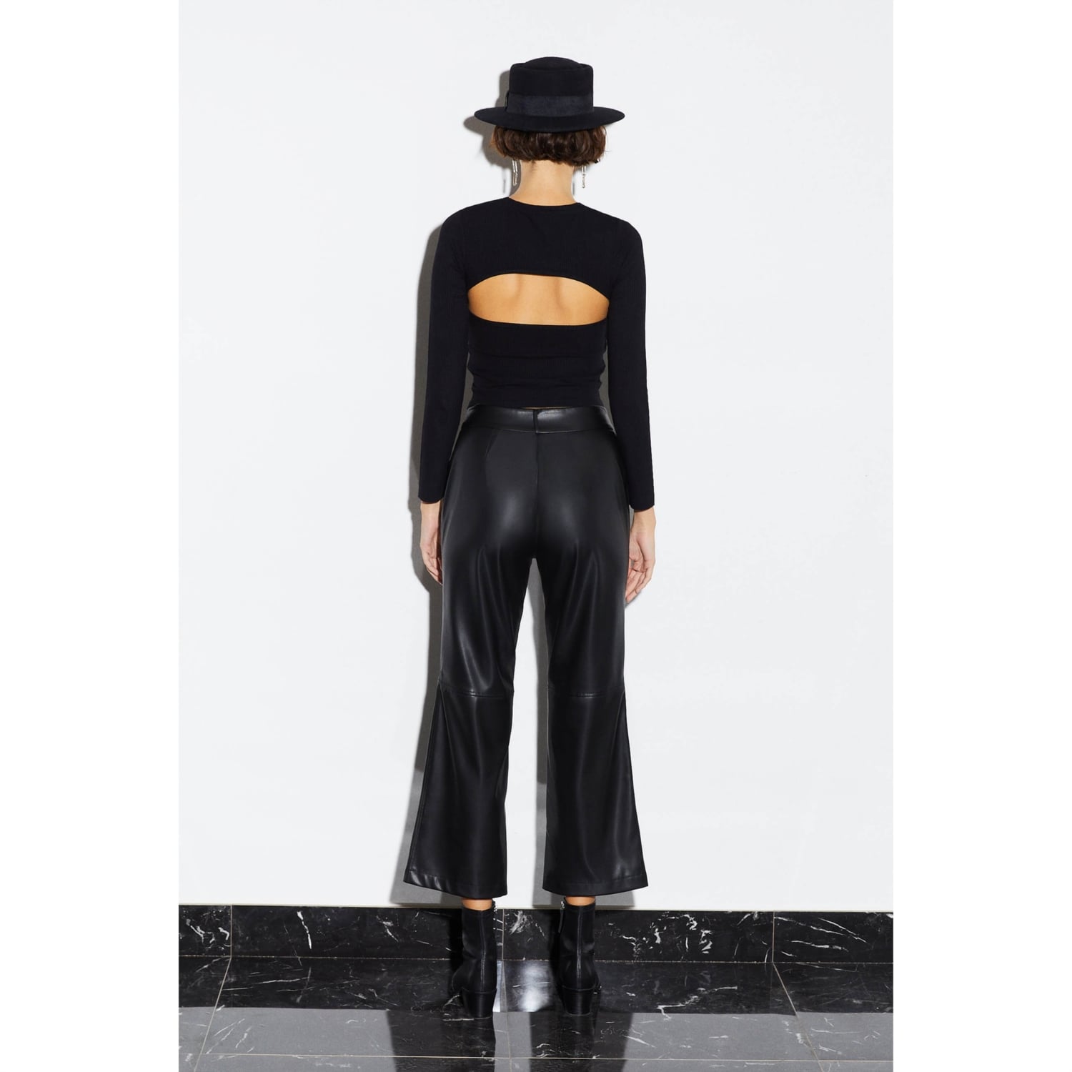 DERİ GÖRÜNÜMLÜ FLARE KESİM PANTOLON