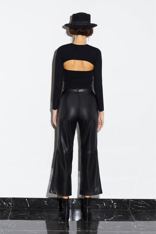  DERİ GÖRÜNÜMLÜ FLARE KESİM PANTOLON