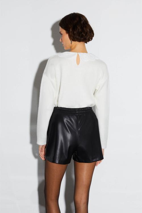  DERİ GÖRÜNÜMLÜ MİNİ ŞORT