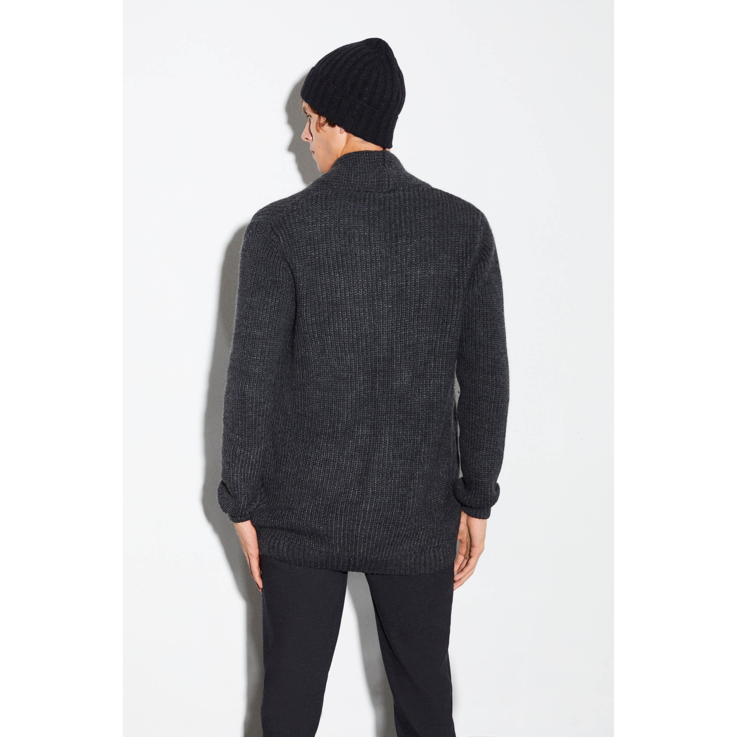 ŞAL YAKA DÜĞMELİ TRİKO HIRKA