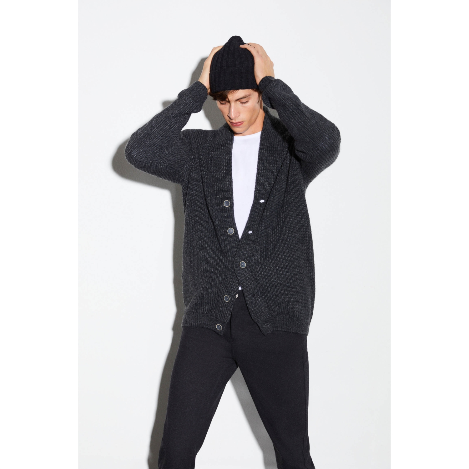 ŞAL YAKA DÜĞMELİ TRİKO HIRKA