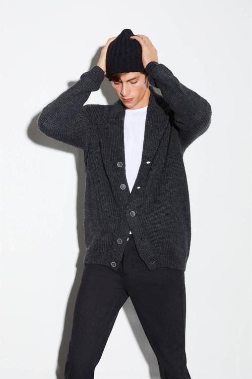  ŞAL YAKA DÜĞMELİ TRİKO HIRKA