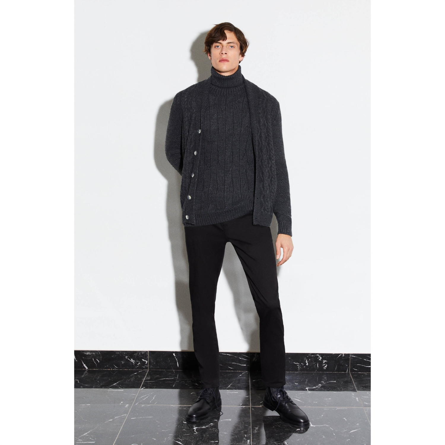 JAKARLI ŞAL YAKA TRİKO HIRKA