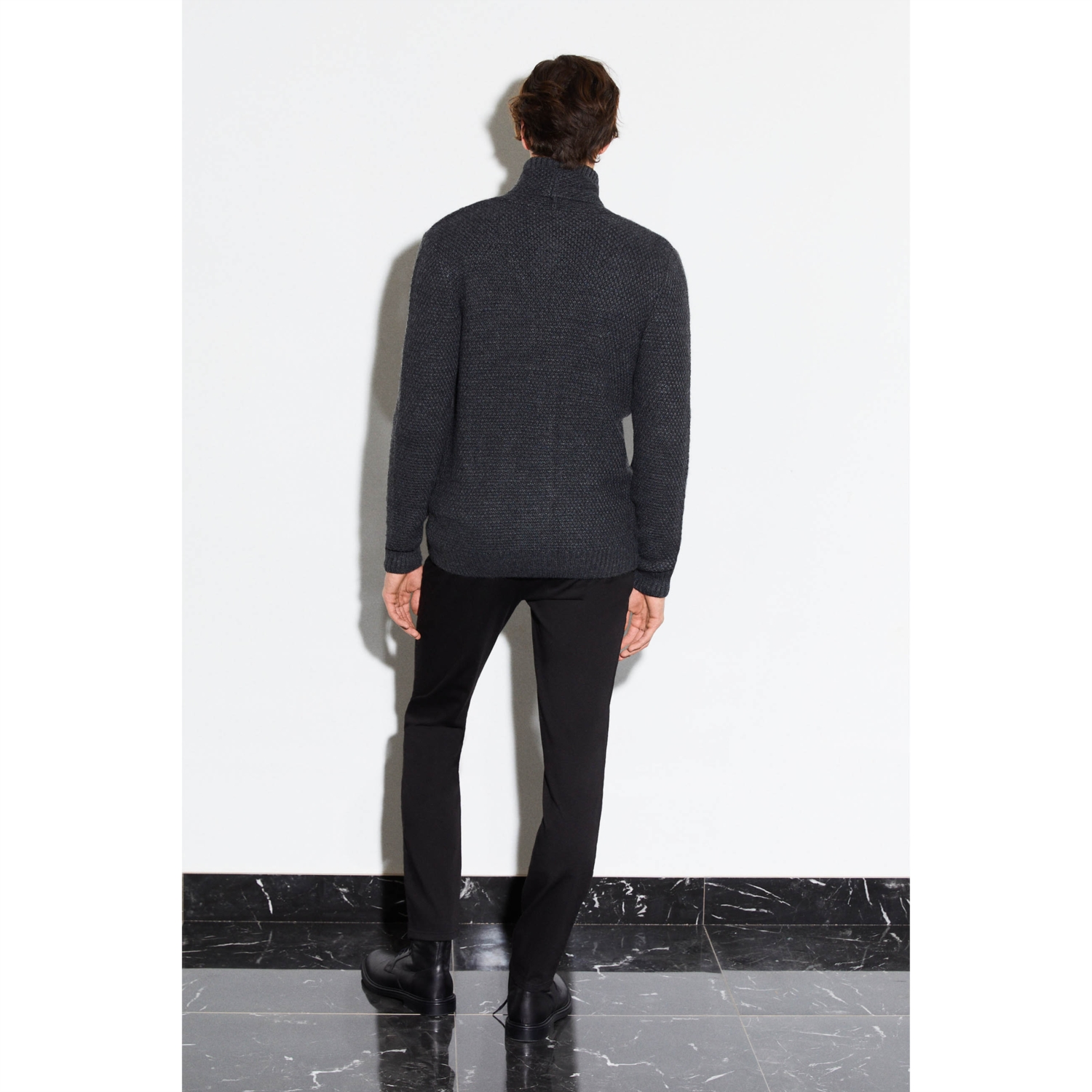 JAKARLI ŞAL YAKA TRİKO HIRKA