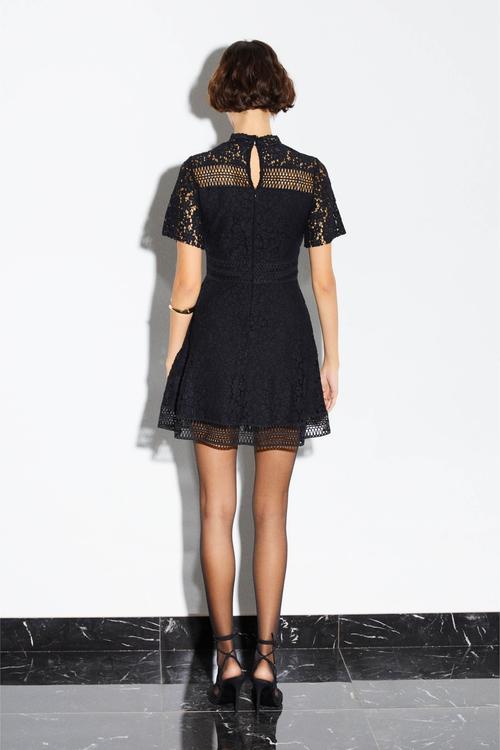  DANTELLİ KISA KOLLU MİNİ ELBİSE